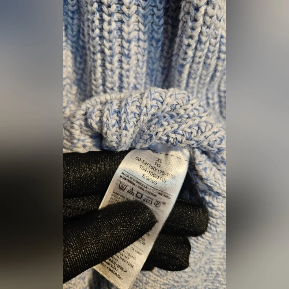 GAP Women's Light Blue And White Crew Neck Sweater - Picture 2 of 5